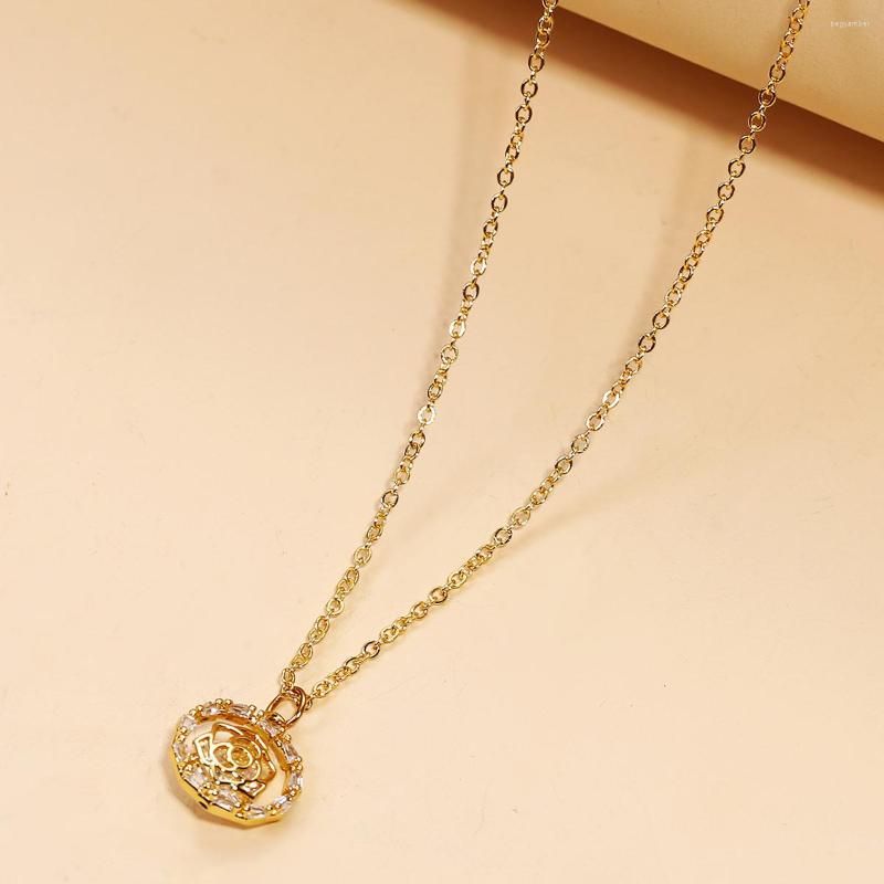 Pendant Necklaces Classic Hollow Out Rose Flower Pendants Zircon Inlaid Gold Color Metal Necklace Fashion Jewelry For Women Wedding Gift
Pendant Necklaces Classic Hollow Out Rose Flower Pendants Zircon Inlaid Gold Color Metal Necklace Fashion Jewelry For Women Wedding Gift