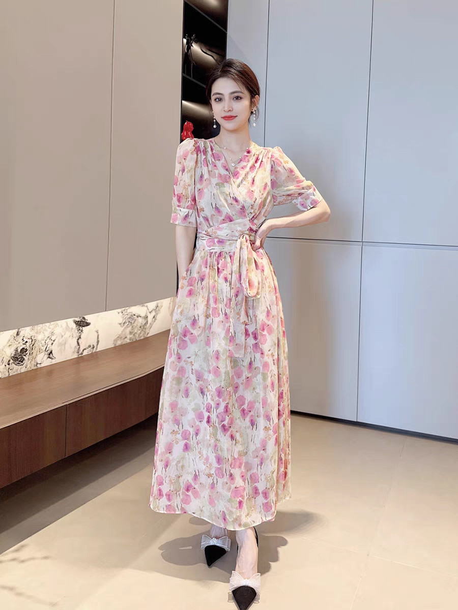 Fashion printed dress, spring and summer new fashion high-end temperament, elegant goddess style design, V-neck short sleeved long dress, Customize
Fashion printed dress, spring and summer new fashion high-end temperament, elegant goddess style design, V-neck short sleeved long dress, Customize