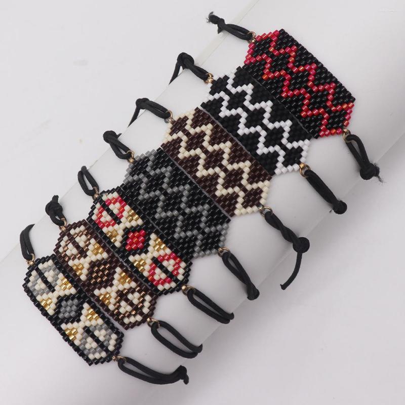 Strand Rice Bead Bracelet Retro Hand Weaving Bohemia Tidal Current Circle Hollow Out Leaf Pattern Geometry Originality Beaded
Strand Rice Bead Bracelet Retro Hand Weaving Bohemia Tidal Current Circle Hollow Out Leaf Pattern Geometry Originality Beaded