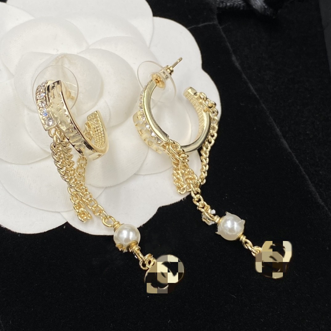 Fashion Designer Earrings Letter Earrings Luxury Women's Jewelry Metal Valentine's Day Earrings Gift
Fashion Designer Earrings Letter Earrings Luxury Women's Jewelry Metal Valentine's Day Earrings Gift