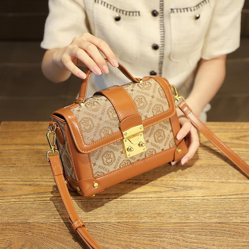 Evening Bags Women Embroidery Diagonal Cross Small Square Premium Feel Hand Bill Of Ladle Shoulder Bag Designer Fashion Versatile Organ, Blue
Evening Bags Women Embroidery Diagonal Cross Small Square Premium Feel Hand Bill Of Ladle Shoulder Bag Designer Fashion Versatile Organ, Blue