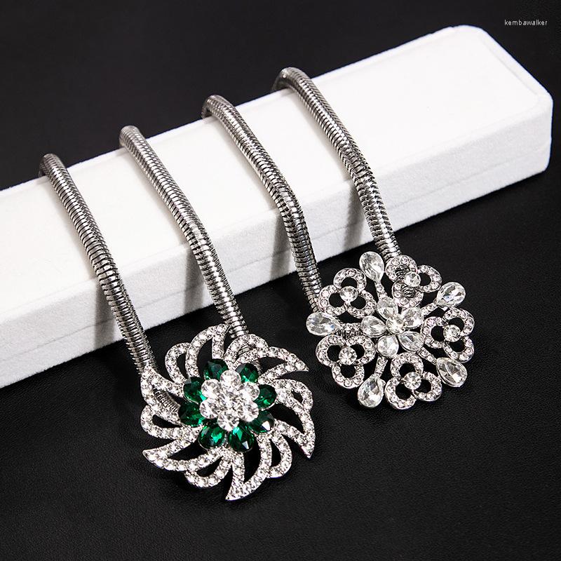 Pendant Necklaces Metal Oversized Crystal Flower Necklace Personality Punk Hip Hop Light Luxury Premium Collar Men's Women Choker
Pendant Necklaces Metal Oversized Crystal Flower Necklace Personality Punk Hip Hop Light Luxury Premium Collar Men's Women Choker