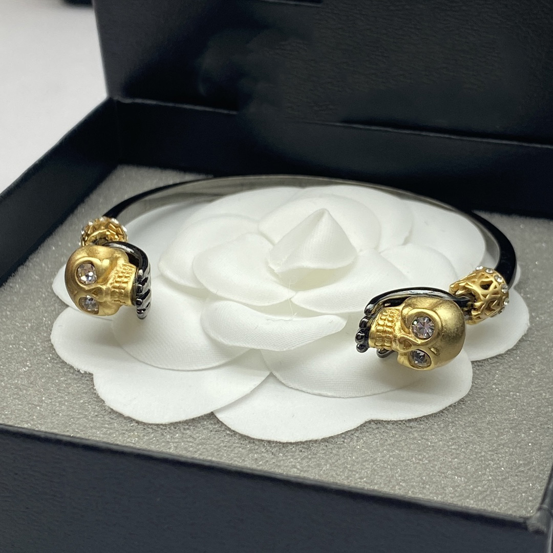 vintage fashion skull Open Cuff Bracelets woman Men Punk Two Skulls Brass Bangle gifts classic style jewelry with box
vintage fashion skull Open Cuff Bracelets woman Men Punk Two Skulls Brass Bangle gifts classic style jewelry with box