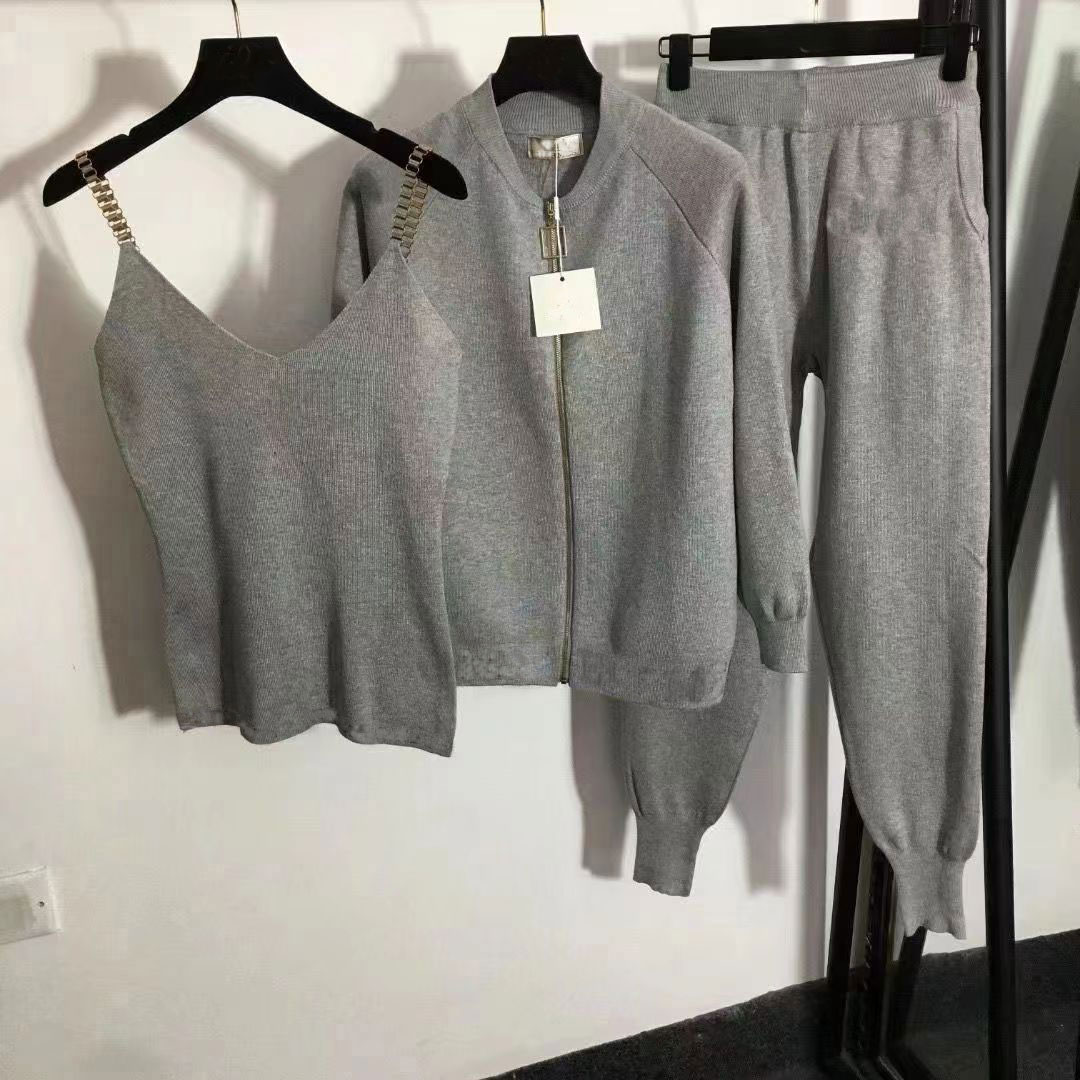 23 Designer two piece set womens three piece pants juicy tracksuits long sleeve zipper jacket loose pant jogger tracksuit casual Letter suits top
23 Designer two piece set womens three piece pants juicy tracksuits long sleeve zipper jacket loose pant jogger tracksuit casual Letter suits top