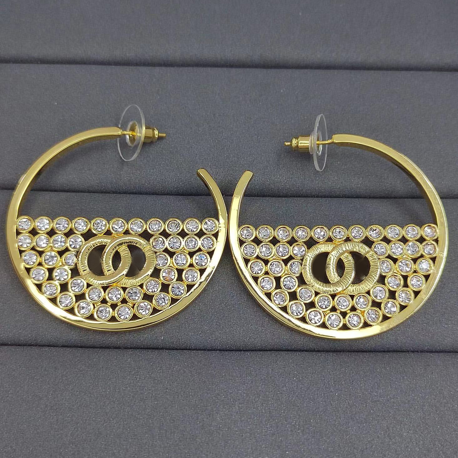 Luxury Designer Fashion Hoop Huggie Earrings Women's Diamond monogram 18k gold 925 Silver Needle jewelry
Luxury Designer Fashion Hoop Huggie Earrings Women's Diamond monogram 18k gold 925 Silver Needle jewelry