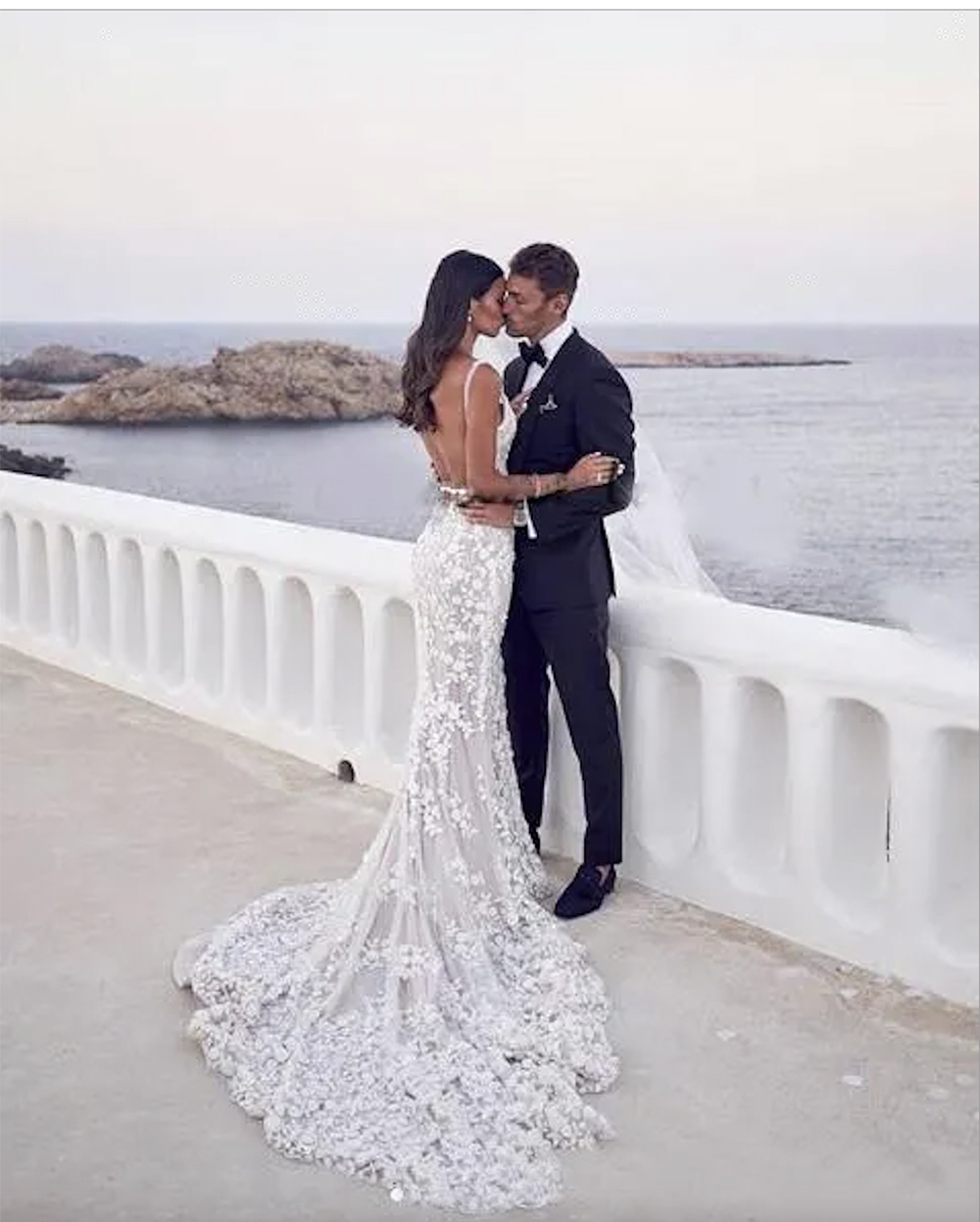Romantic Lace Mermaid V Neck Backless Floor Long Wedding Dresses Bridal Gowns Vestidos De Novia 0431
