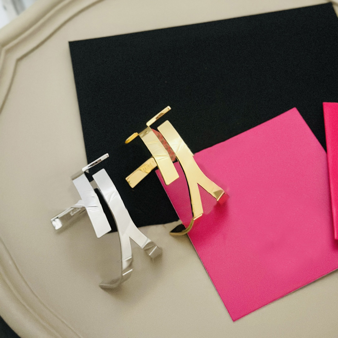 Top Quality Women Designer Bracelets Fashion Gold Letter Y Bracelet Luxury Jewelry Love Bracelets Womens Party Wedding Gift
Top Quality Women Designer Bracelets Fashion Gold Letter Y Bracelet Luxury Jewelry Love Bracelets Womens Party Wedding Gift