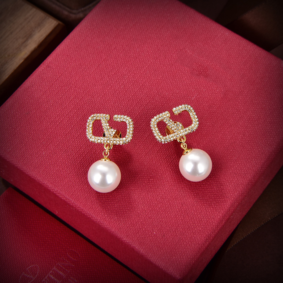 Designer Charm Earring V Logo Brand Fashion Hoop Jewelry Stud Earing Women Luxury Metal Crystal Pearl Earring Jeweler Women's Gifts lmvn0
Designer Charm Earring V Logo Brand Fashion Hoop Jewelry Stud Earing Women Luxury Metal Crystal Pearl Earring Jeweler Women's Gifts lmvn0