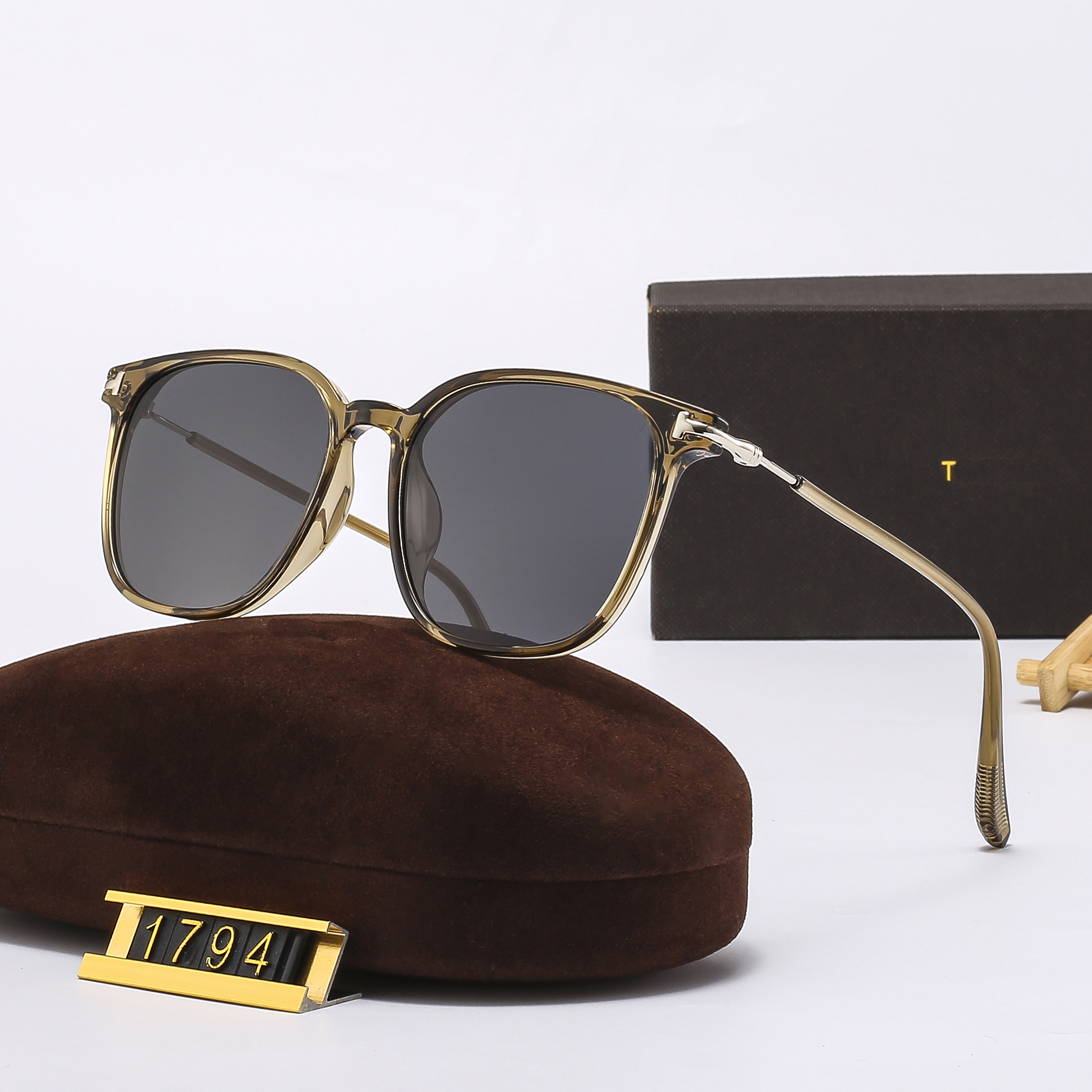 Square Metal Frame TOM Sunglasses Tempered Glass Glasses Travel Photography Glasses 1794
Square Metal Frame TOM Sunglasses Tempered Glass Glasses Travel Photography Glasses 1794