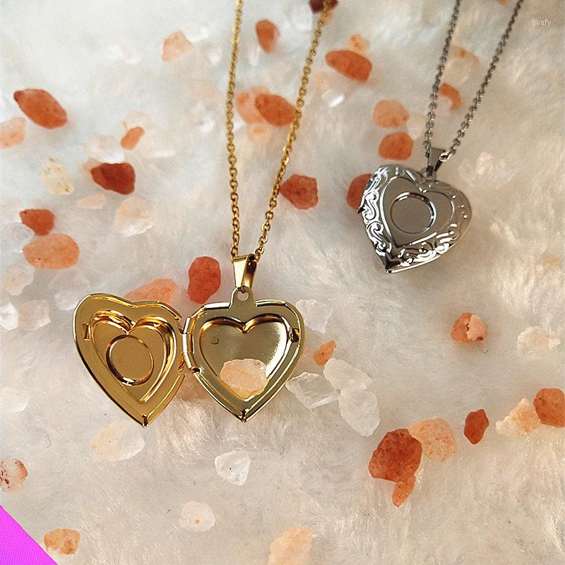 Pendant Necklaces Wholesale Heart-shaped Po Frame Box Embossed Round Pattern Necklace Ladies Classic Jewelry Gift 2 Colors
Pendant Necklaces Wholesale Heart-shaped Po Frame Box Embossed Round Pattern Necklace Ladies Classic Jewelry Gift 2 Colors
