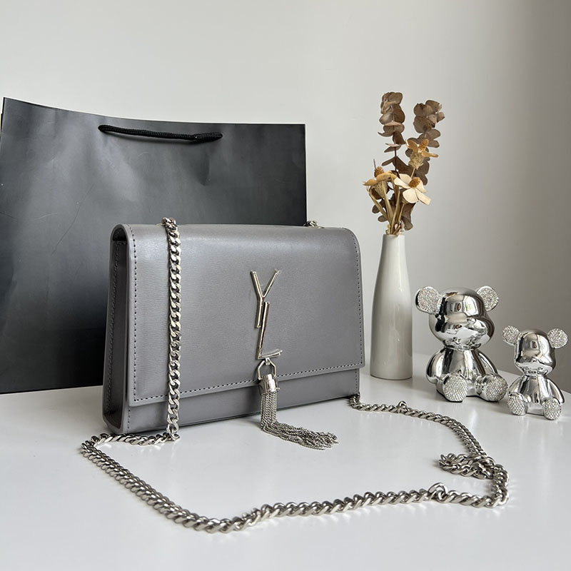 Woman New Designer Bag Shoulder Bags Sliver Tassel Design Wallet Purse Original Box Genuine Leather Cross Body Chain High Grade Quality Handbag Envelope 22X15cm, 21x14cm
Woman New Designer Bag Shoulder Bags Sliver Tassel Design Wallet Purse Original Box Genuine Leather Cross Body Chain High Grade Quality Handbag Envelope 22X15cm, 21x14cm