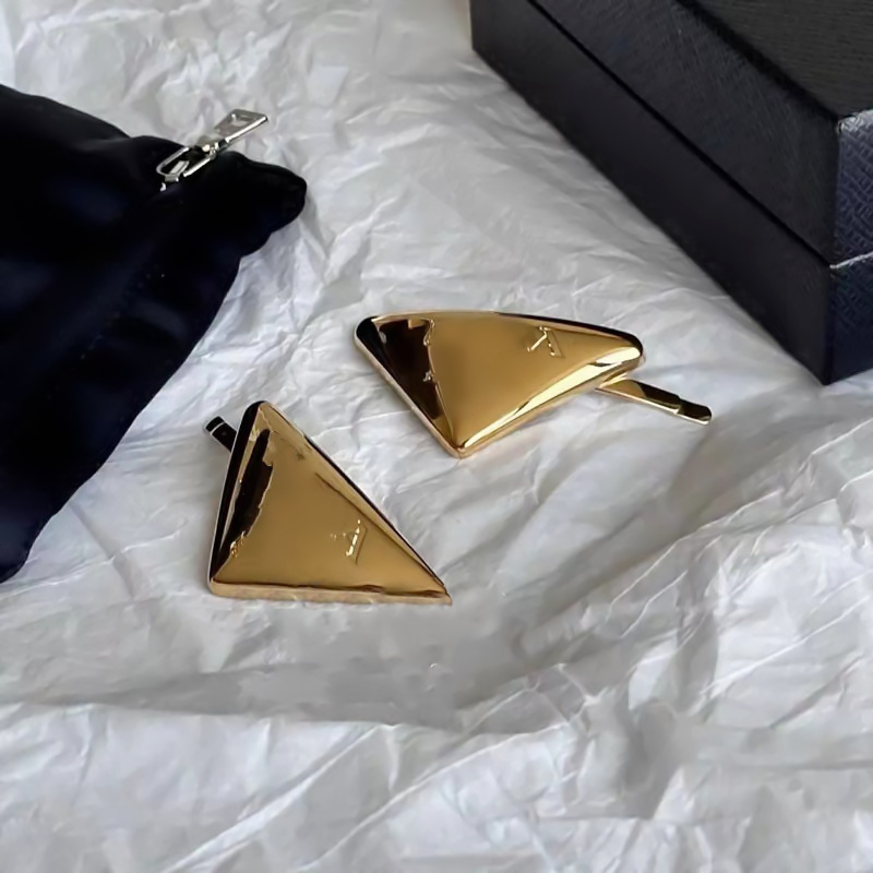 New style Luxury Womens Designer Triangle Hair Clips For Women Girls Brand Letter Designer hair pins Fashion Hairpin Hairclip High Quality Gift
New style Luxury Womens Designer Triangle Hair Clips For Women Girls Brand Letter Designer hair pins Fashion Hairpin Hairclip High Quality Gift