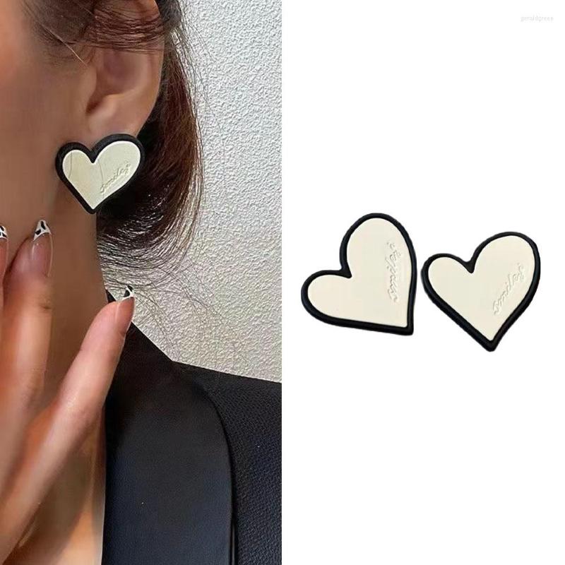 Stud Earrings 2023 Cute Korean Heart Frosted Black And White Contrast Color For Women Fashion Jewelry Gift Earring
Stud Earrings 2023 Cute Korean Heart Frosted Black And White Contrast Color For Women Fashion Jewelry Gift Earring