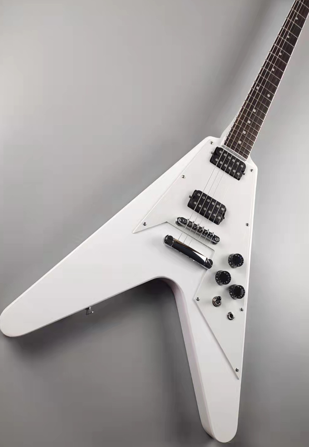 

White Flying V, made of imported mahogany, white pearl inlaid rosewood fingerboard, in stock, fast shipping