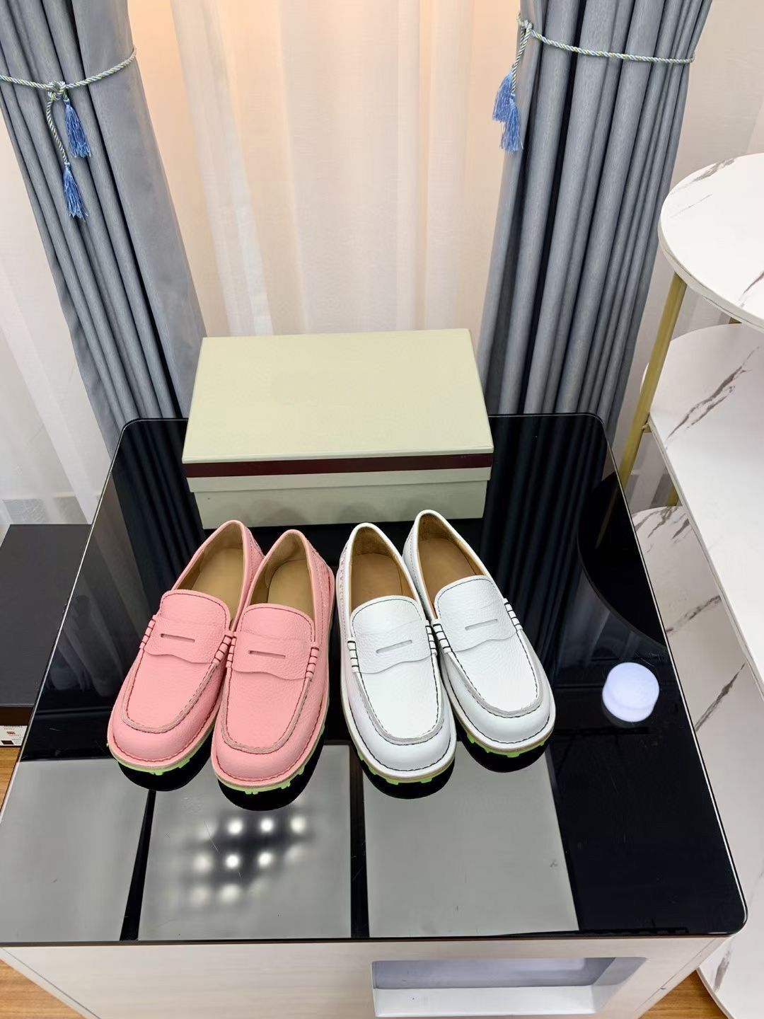 Dress Shoes Designer Shoe Casual Sandals Women Shoes Spring Autumn 100% Leather Flat Belt Buckle Beach Lady Metal Cowhide Letter Black Work Dress SHoes size 35-41, Pink
Dress Shoes Designer Shoe Casual Sandals Women Shoes Spring Autumn 100% Leather Flat Belt Buckle Beach Lady Metal Cowhide Letter Black Work Dress SHoes size 35-41, Pink
