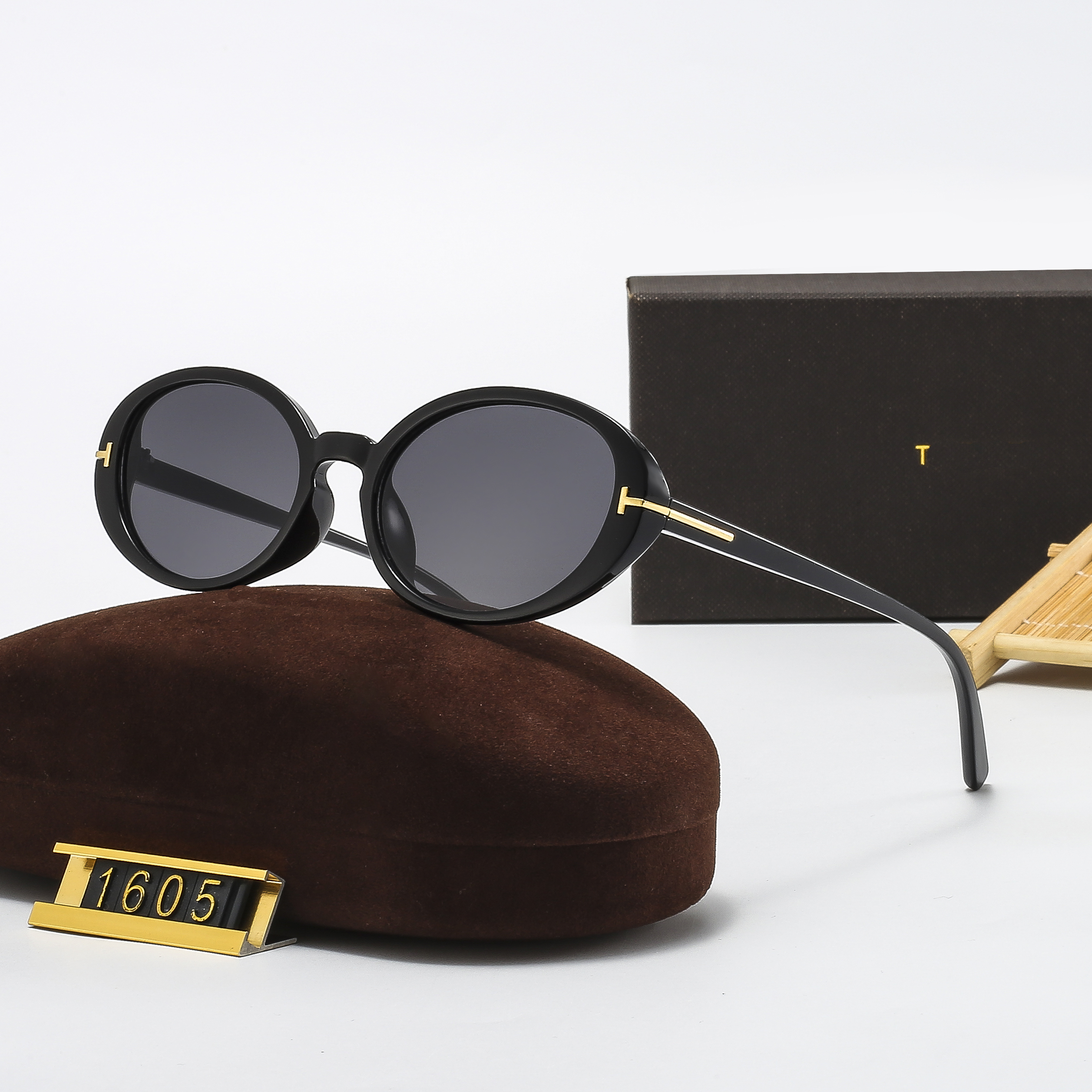 Fashion Cat Eye TOM Sunglasses for Men and Women, Oval Glasses for Street Photography, Sun Protection Sunglasses 1605
Fashion Cat Eye TOM Sunglasses for Men and Women, Oval Glasses for Street Photography, Sun Protection Sunglasses 1605