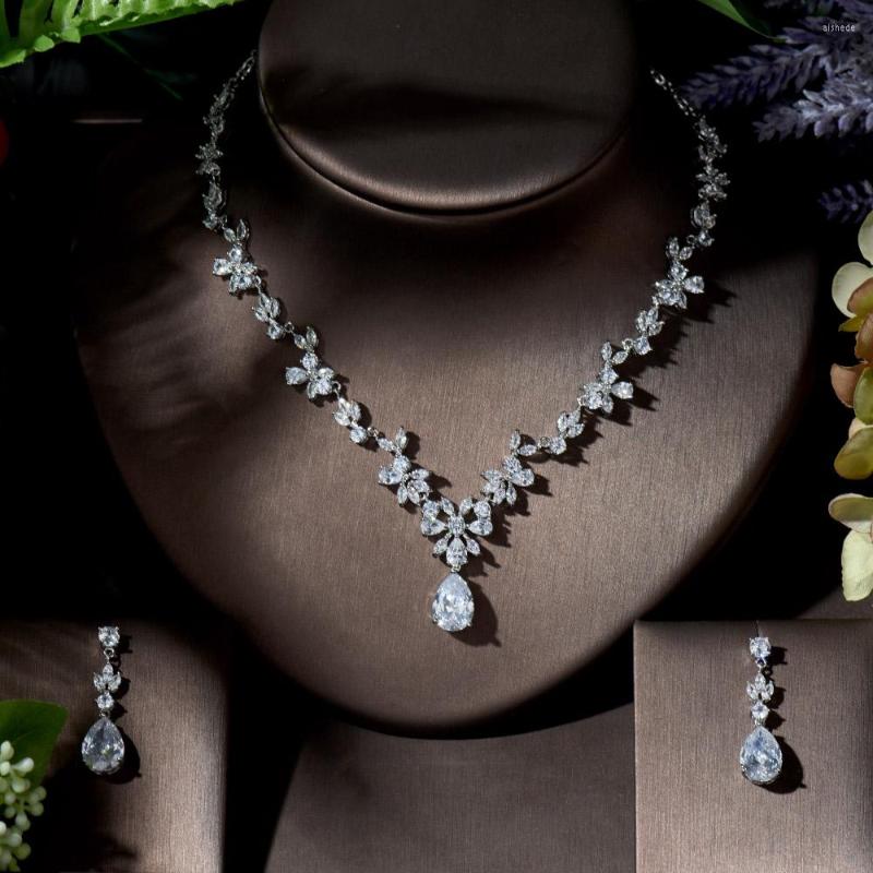 Necklace Earrings Set Fashion Temperament Romantic And For Women Leaf Shape Wedding Accessories Bride Jewelry Bijoux N-1393, Picture shown
Necklace Earrings Set Fashion Temperament Romantic And For Women Leaf Shape Wedding Accessories Bride Jewelry Bijoux N-1393, Picture shown
