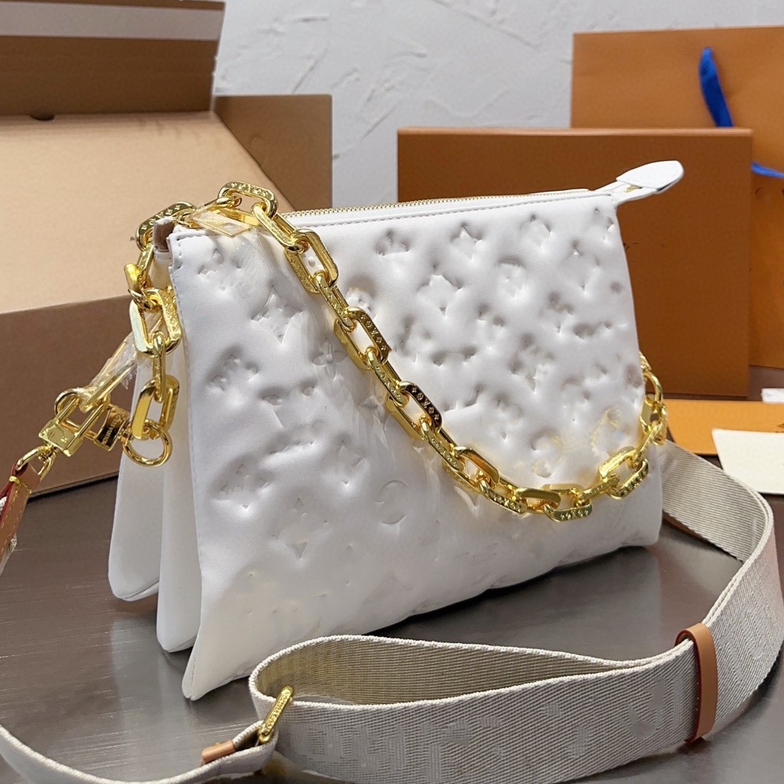 M57790 COUSSIN crossbody bag designer handbag purse women men wallet cowhide leather gold chain zipper shopping bags onthego tote cross body fashion sholder bags
M57790 COUSSIN crossbody bag designer handbag purse women men wallet cowhide leather gold chain zipper shopping bags onthego tote cross body fashion sholder bags