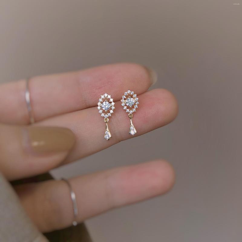 Stud Earrings Vintage Geometry Earring For Women French Style Tassel Zircon Crystal Elegant Water Drop Ear Ring Lady Party Blazed Jewelry
Stud Earrings Vintage Geometry Earring For Women French Style Tassel Zircon Crystal Elegant Water Drop Ear Ring Lady Party Blazed Jewelry