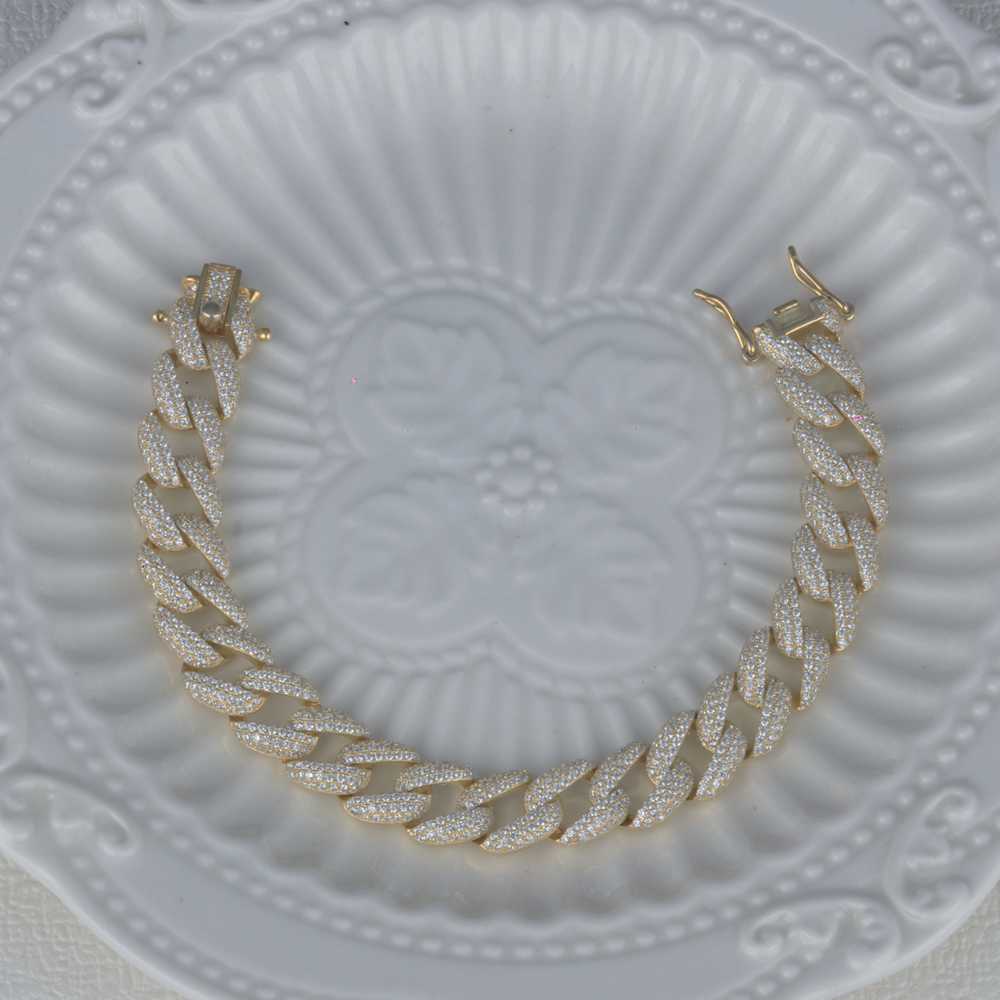 Hip Hop Bracelet Cuban Link Bracelet 925 Silver Iced Out Vvs Moissanite Gold Plated Cuban Link Bracelet for Men Women
Hip Hop Bracelet Cuban Link Bracelet 925 Silver Iced Out Vvs Moissanite Gold Plated Cuban Link Bracelet for Men Women