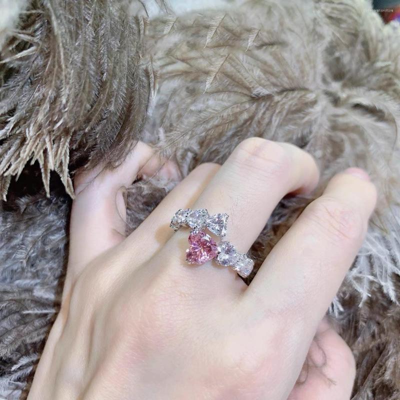 Cluster Rings Luxury Women's Ring Shiny Pink White Cubic Zirconia Trend Jewelry Infinity Finger For Female Engagement
Cluster Rings Luxury Women's Ring Shiny Pink White Cubic Zirconia Trend Jewelry Infinity Finger For Female Engagement