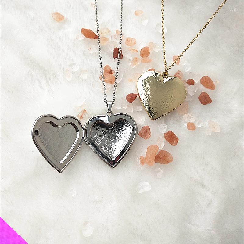 Pendant Necklaces Wholesale 10 Christmas Gift Heart-shaped Po Frame Box Embossed Necklace Lady Classic Jewelry 2 Colors
Pendant Necklaces Wholesale 10 Christmas Gift Heart-shaped Po Frame Box Embossed Necklace Lady Classic Jewelry 2 Colors