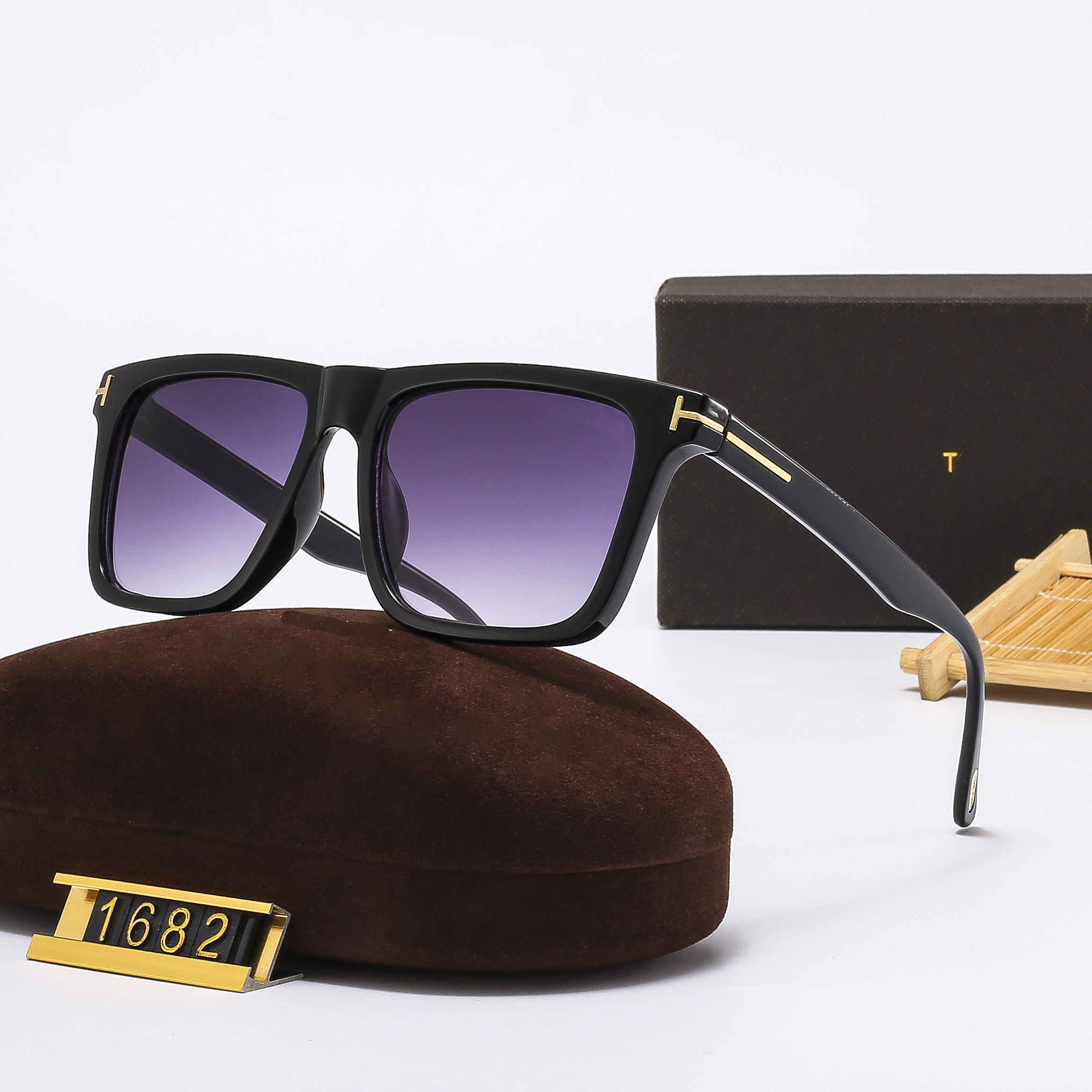 Outdoor sunglasses retro large frame plate sunglasses TOM black frame glasses for men and women essential for drivers 1682
Outdoor sunglasses retro large frame plate sunglasses TOM black frame glasses for men and women essential for drivers 1682