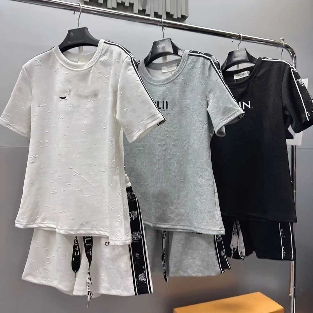 Designer sports suit Casual suits Celiine clothes Fashion Tides brand new spring and autumn broken print wear damage crewneck cotton wave short sleeve pants tie suit, White
Designer sports suit Casual suits Celiine clothes Fashion Tides brand new spring and autumn broken print wear damage crewneck cotton wave short sleeve pants tie suit, White