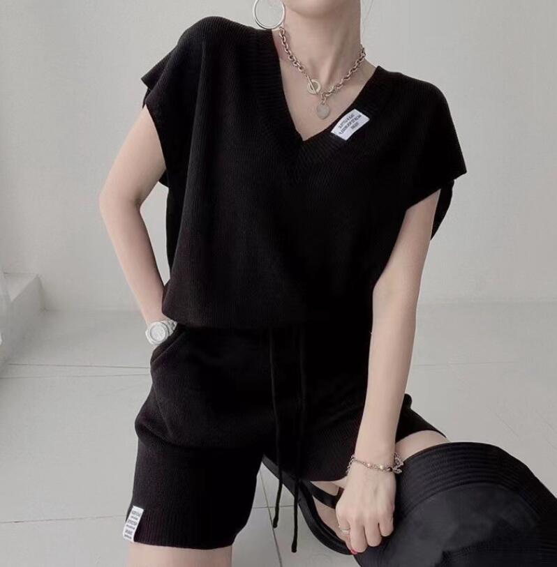 Women's Tracksuits 2023 Summer New Fashion V-neck Loose Short Sleeve Knitwear Casual Shorts Ladies suits Women's Two Piece Set
Women's Tracksuits 2023 Summer New Fashion V-neck Loose Short Sleeve Knitwear Casual Shorts Ladies suits Women's Two Piece Set