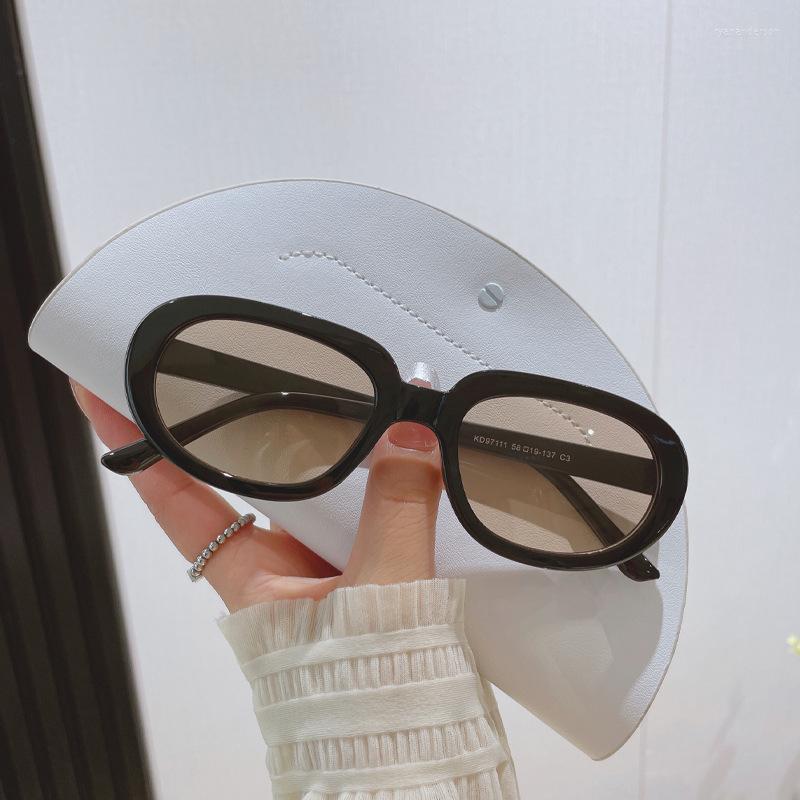Sunglasses Fashion Round Women Brand Designer Vintage Sun Glasses Female Retro Outdoors Oval Mirror Shades
Sunglasses Fashion Round Women Brand Designer Vintage Sun Glasses Female Retro Outdoors Oval Mirror Shades