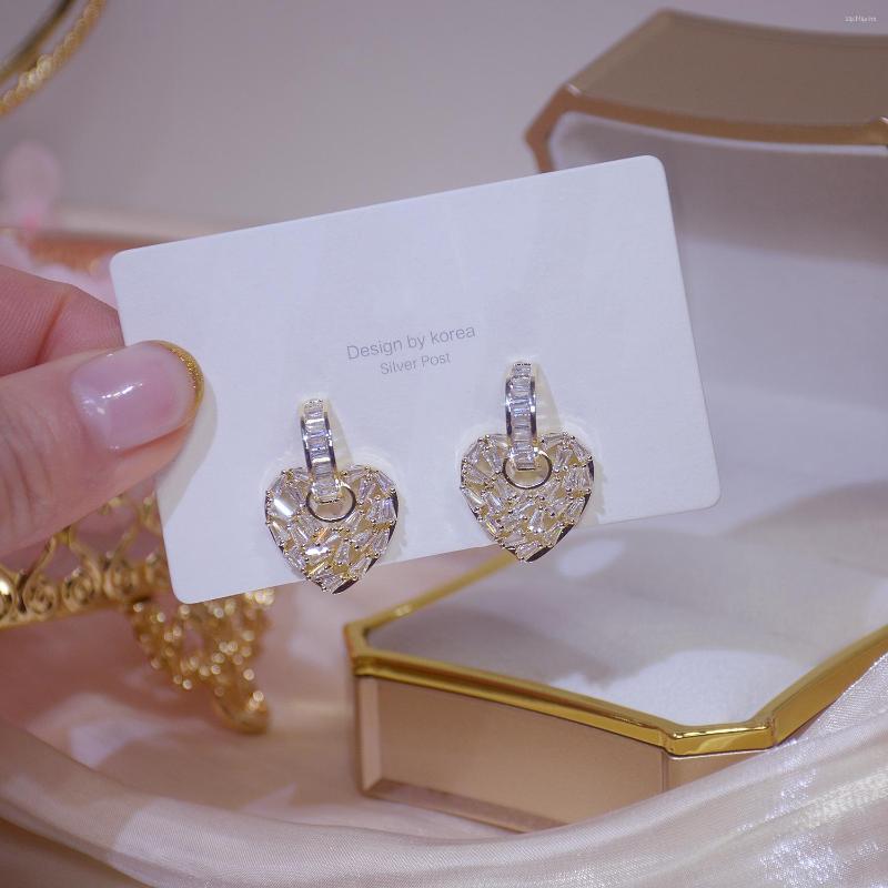 Dangle Earrings Korean Fashion Design Exquisite Zircon Love All-match Personality Micro-inlaid Jewelry Unique For Women.
Dangle Earrings Korean Fashion Design Exquisite Zircon Love All-match Personality Micro-inlaid Jewelry Unique For Women.