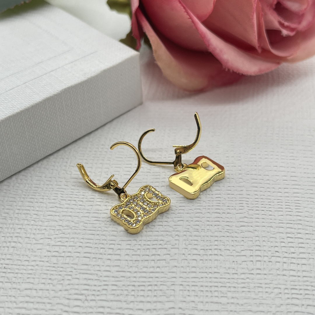 Luxury Designer small pendant Earring diamond stud earrings Earrings C brand elegant Rhinestone Ear Studs Fashion Party women Earring
Luxury Designer small pendant Earring diamond stud earrings Earrings C brand elegant Rhinestone Ear Studs Fashion Party women Earring