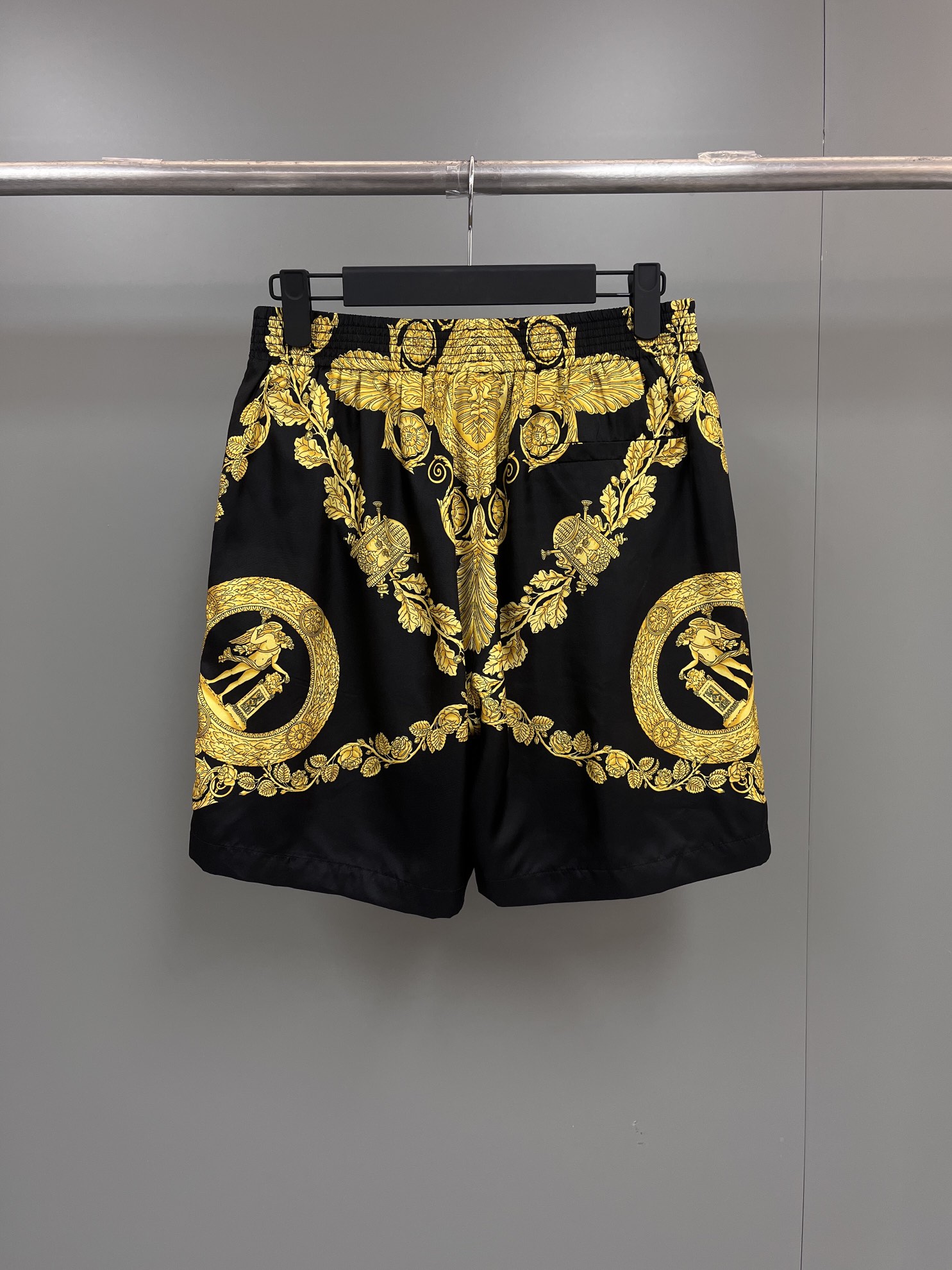 2023 summer new luxury mens designer swimming high quality material shorts pants ~ US size shorts ~ designer beach shorts pants for men, Multi
2023 summer new luxury mens designer swimming high quality material shorts pants ~ US size shorts ~ designer beach shorts pants for men, Multi