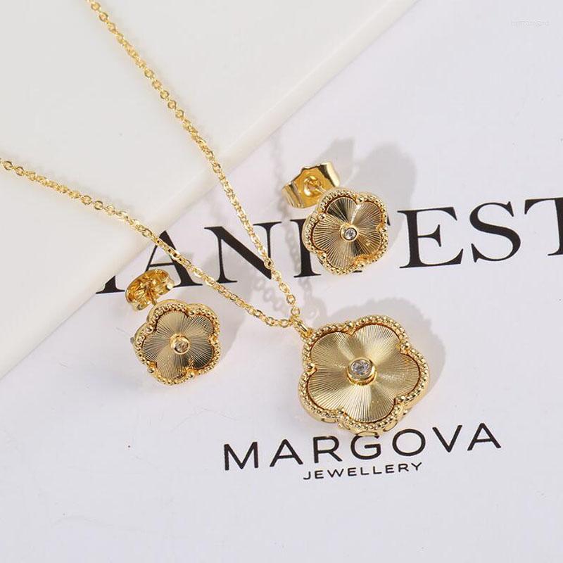Necklace Earrings Set 18K Gold Plated Stainless Steel Clover Flower For Women Jewelry High Quality Luxury Birthday Gift, Picture shown 
Necklace Earrings Set 18K Gold Plated Stainless Steel Clover Flower For Women Jewelry High Quality Luxury Birthday Gift, Picture shown