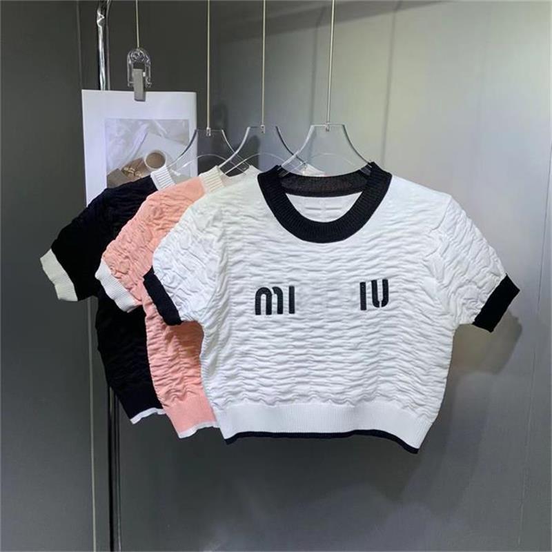 2023 Spring/Summer New Pleated Contrast Knitted T-shirt for Women's Fashion Slim Fit, Slim Fit, Short Sleeve Top Style with Letters, Black
2023 Spring/Summer New Pleated Contrast Knitted T-shirt for Women's Fashion Slim Fit, Slim Fit, Short Sleeve Top Style with Letters, Black