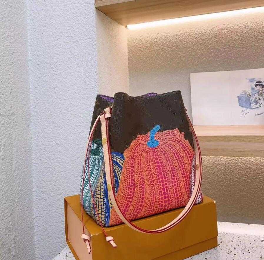 Luxurys Designer bags NEONOE Bucket Shoulder Bags flower Purses louiseits Women Tote Brand Letter viutonits Leather Handbags crossbody bag M44022 high quality
Luxurys Designer bags NEONOE Bucket Shoulder Bags flower Purses louiseits Women Tote Brand Letter viutonits Leather Handbags crossbody bag M44022 high quality