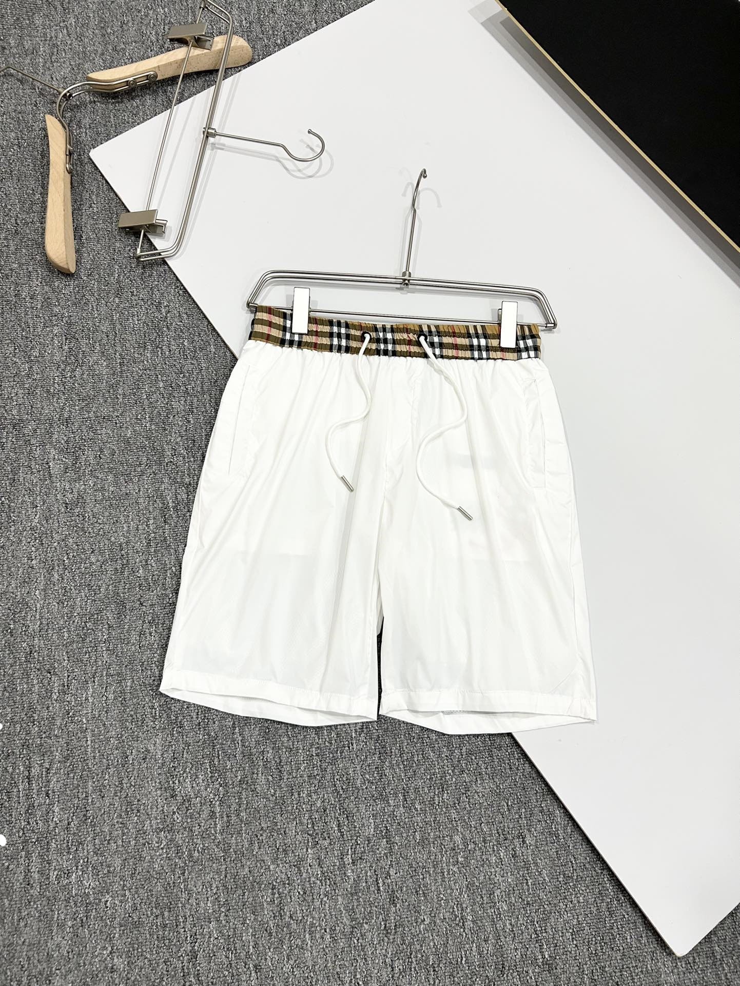 BBR Designer men's Shorts Beach Pants Plaid Stripe Brand pure cotton Fashion Loose Street suit Quick-drying Swimsuit Short Size Large 3XL
BBR Designer men's Shorts Beach Pants Plaid Stripe Brand pure cotton Fashion Loose Street suit Quick-drying Swimsuit Short Size Large 3XL