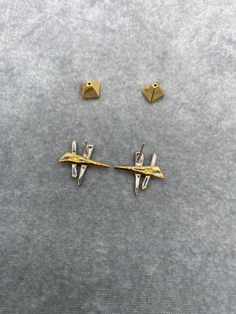 Stud Earrings European And American Designers Create Fashionable Casual Two-Color Jewelry For Woman 2023 Trend
Stud Earrings European And American Designers Create Fashionable Casual Two-Color Jewelry For Woman 2023 Trend