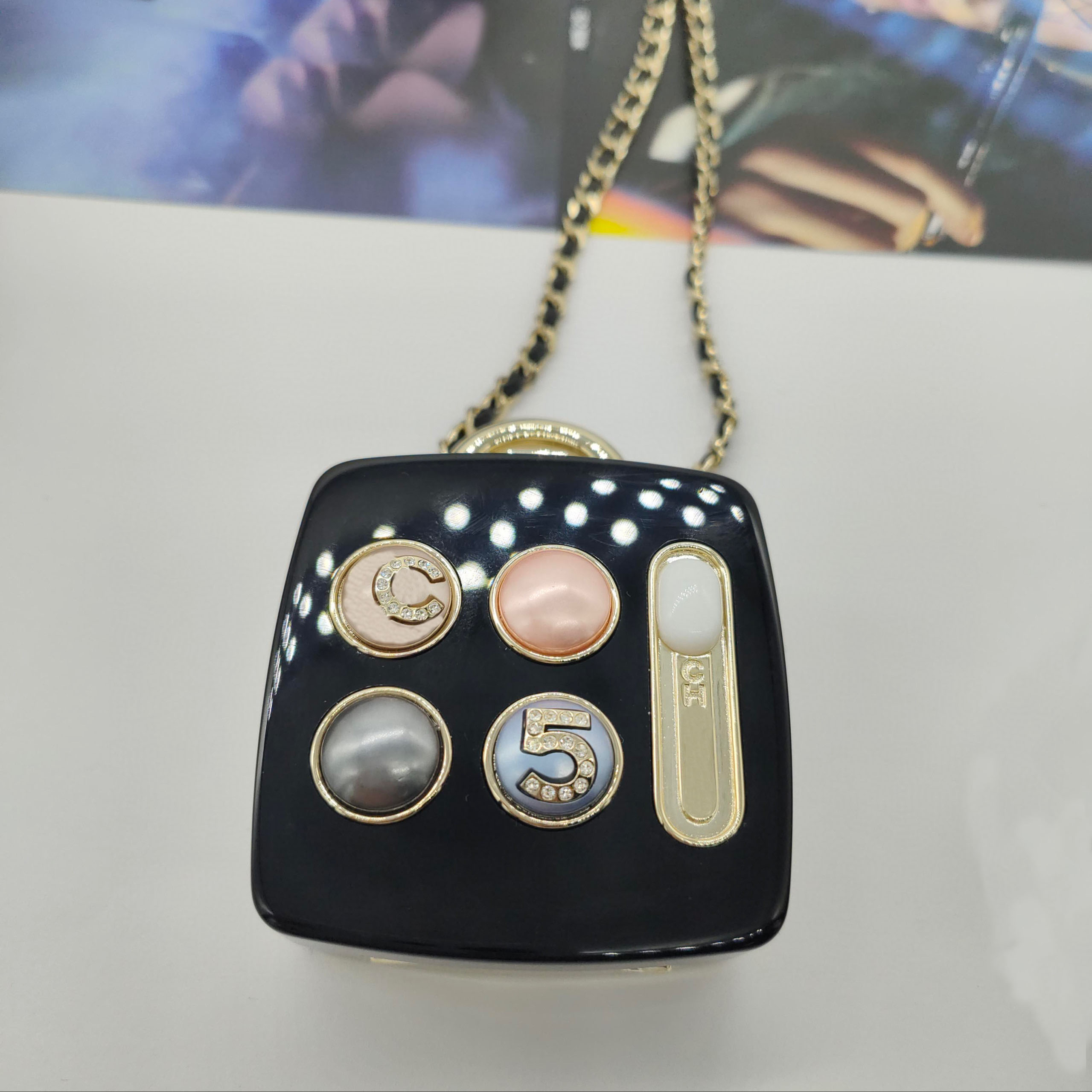 2023 Luxury quality Charm handbag shape pendant sweater necklace with black genuine leather in 18k gold plated have box stamp PS7030B
2023 Luxury quality Charm handbag shape pendant sweater necklace with black genuine leather in 18k gold plated have box stamp PS7030B
