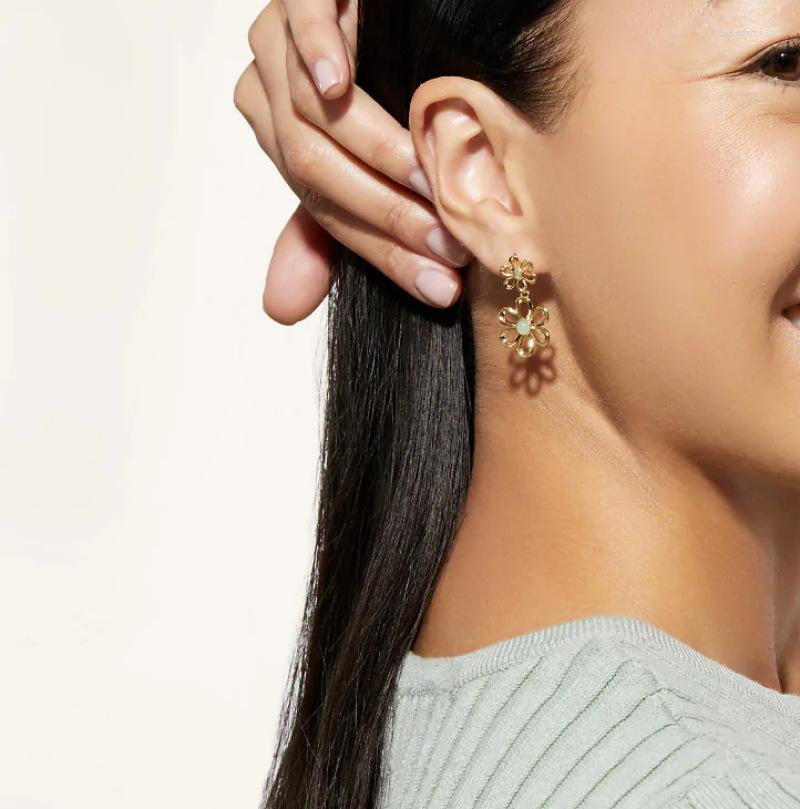 Hoop Earrings Brief Flower Hollow Out Flowers Paired With Natural Green Dongling Romantic Female Jewelry Party
Hoop Earrings Brief Flower Hollow Out Flowers Paired With Natural Green Dongling Romantic Female Jewelry Party
