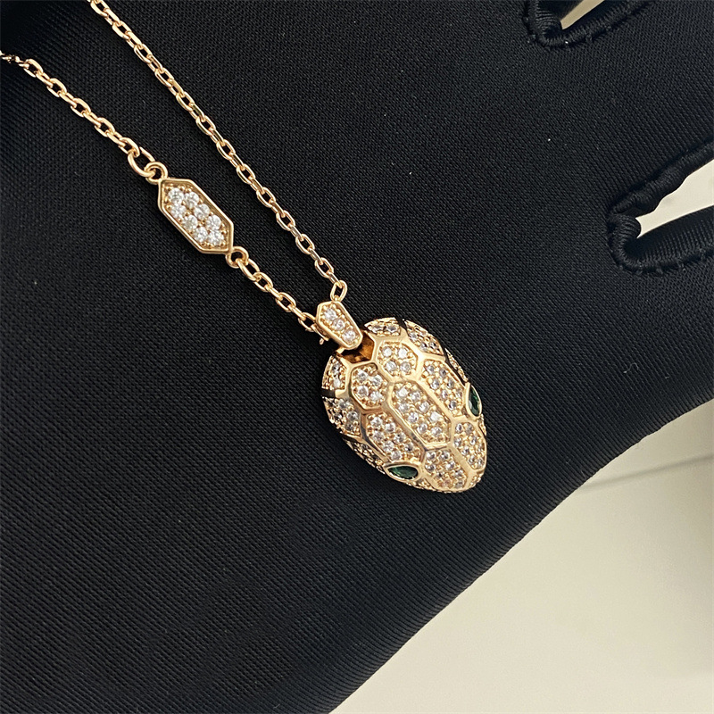 Wholesale luxury designer brand pendant necklaces chain 18K gold plated crysatl rhinestone sweater newklace for women wedding jewerlry accessories
Wholesale luxury designer brand pendant necklaces chain 18K gold plated crysatl rhinestone sweater newklace for women wedding jewerlry accessories
