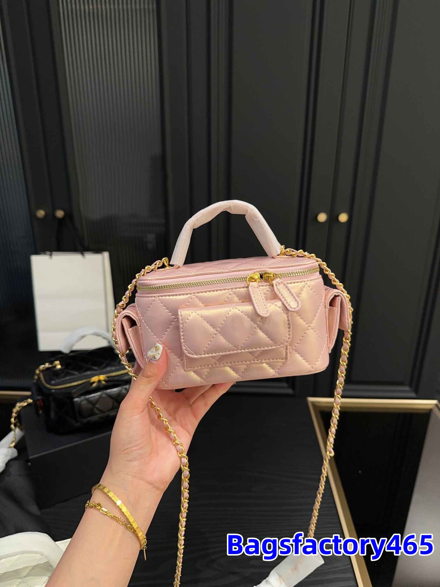 Women Crossbody Bags Shoulder Handbags Designer Luxury Mini Portable Box Tiny Cosmetic Case Lipstick Bag Ladies Fashion Purses Golden Chain Vanity Trunk Bag 16CM, Red
Women Crossbody Bags Shoulder Handbags Designer Luxury Mini Portable Box Tiny Cosmetic Case Lipstick Bag Ladies Fashion Purses Golden Chain Vanity Trunk Bag 16CM, Red