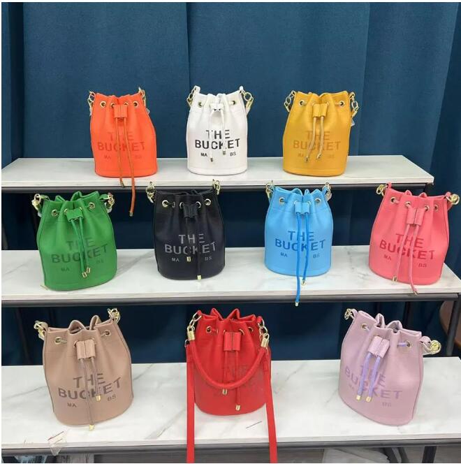 Travel Elegant Light Luxury Handbag Women's and Men's Handbag Luxury Handbag Pull Button Drawstring Strap Designer Bucket Top Handle Shoulder Bag Cross Shoulder Bag
Travel Elegant Light Luxury Handbag Women's and Men's Handbag Luxury Handbag Pull Button Drawstring Strap Designer Bucket Top Handle Shoulder Bag Cross Shoulder Bag