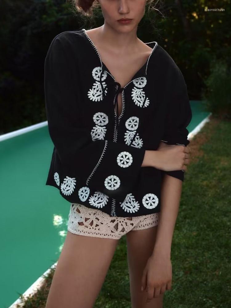 Women' Blouses Embroidery Blouse Woman O Neck Long Sleeve Top Female Summer Loose Shirts And Women 2023 Fashion Black Lace-up
Women' Blouses Embroidery Blouse Woman O Neck Long Sleeve Top Female Summer Loose Shirts And Women 2023 Fashion Black Lace-up