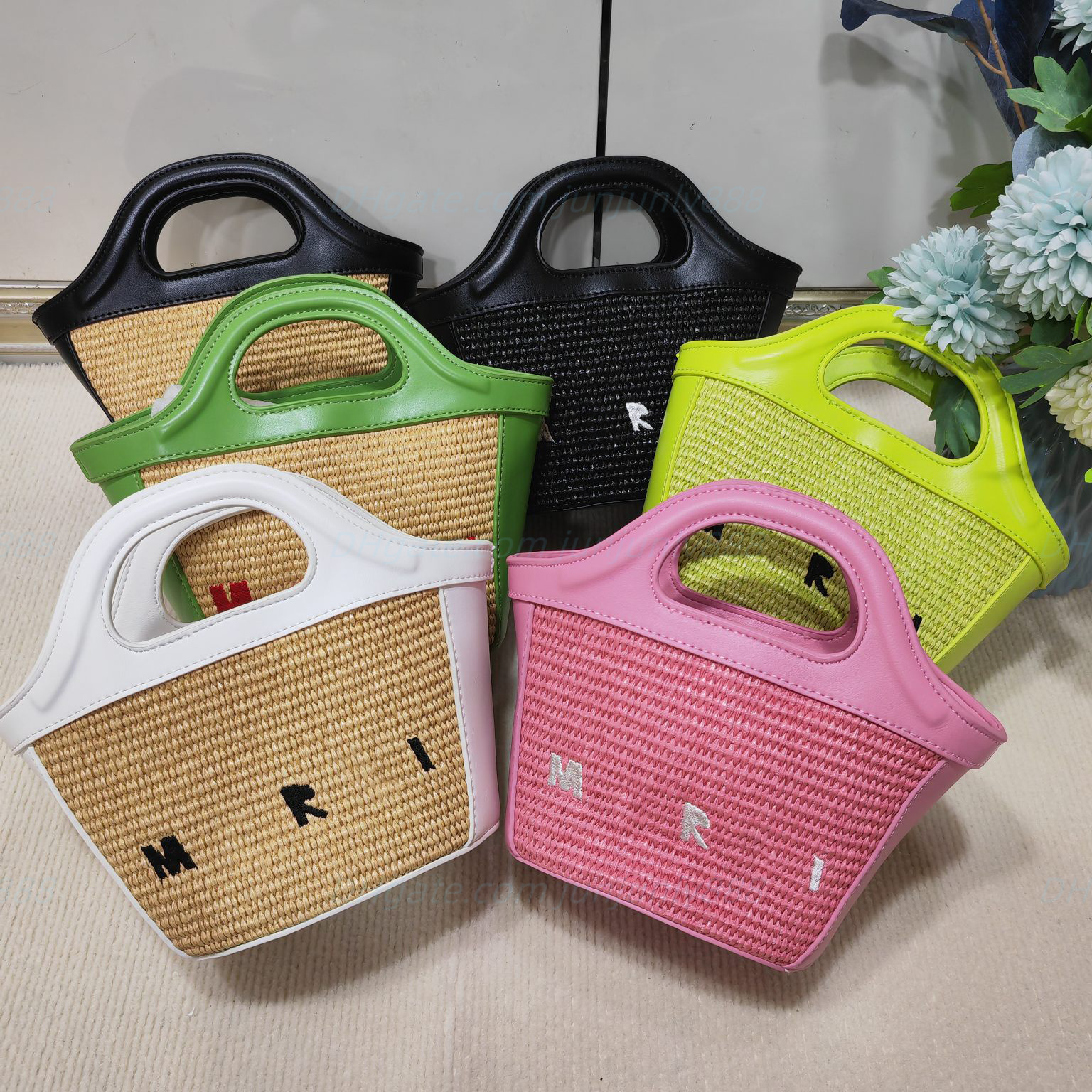 Designers Original Women Shoulder bags Beach bags Luxuries High Quality handbags Hand clutch bags Fashion True Leather Cross Body bags Shopping bags, Black+white letters
Designers Original Women Shoulder bags Beach bags Luxuries High Quality handbags Hand clutch bags Fashion True Leather Cross Body bags Shopping bags, Black+white letters