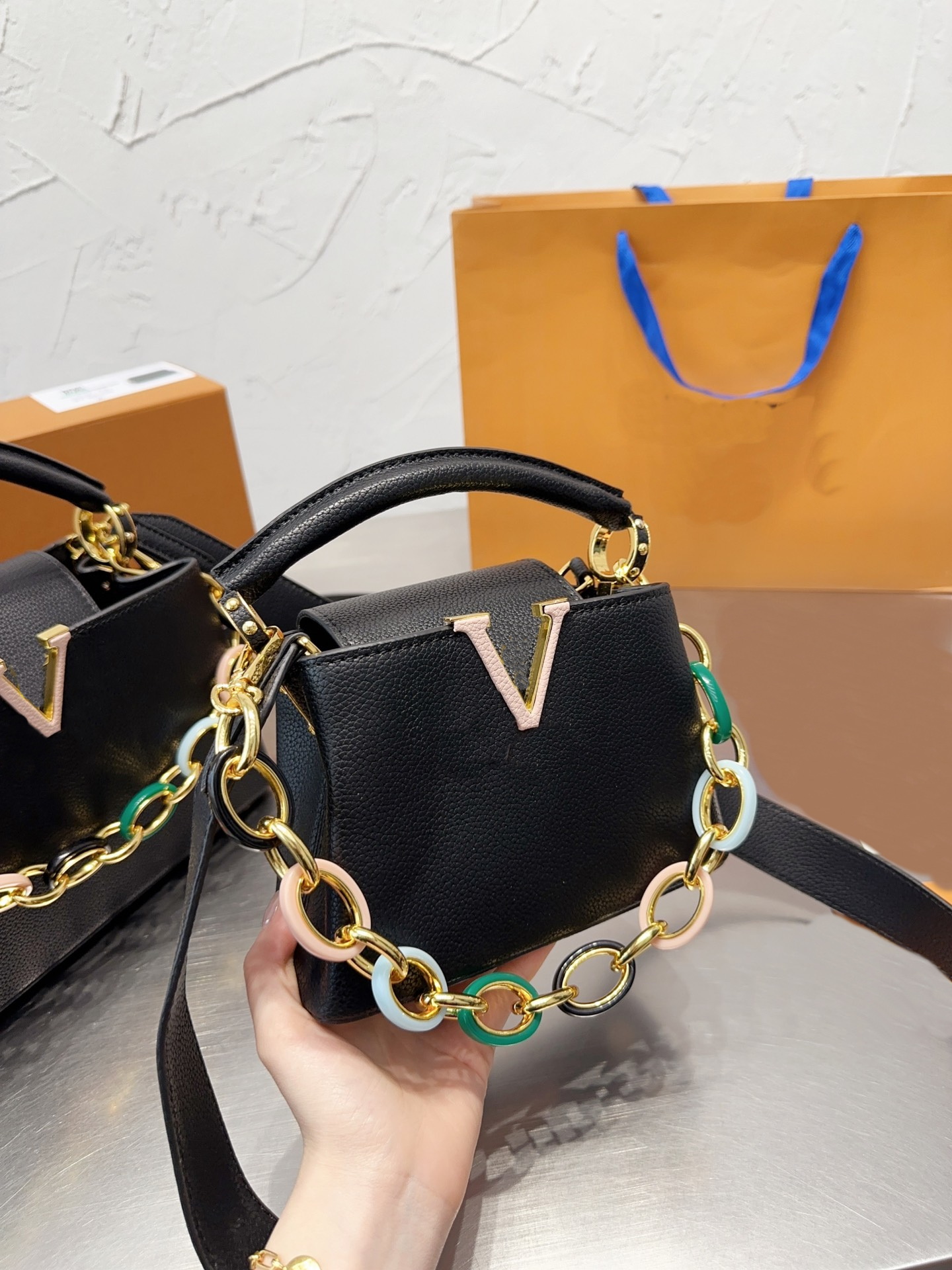 Luxurys shoulder bags CAPUCINES BB chain Handbag MM Womens Designer Mini Totes CrossBody Taurillon Leather Features Rich Rainbow color Monograms Flowers Tote, 15
Luxurys shoulder bags CAPUCINES BB chain Handbag MM Womens Designer Mini Totes CrossBody Taurillon Leather Features Rich Rainbow color Monograms Flowers Tote, 15
