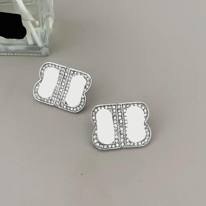 2023 Luxury stud earrings designer for women Fashion Shining Diamond Double B Letter Earring Minority Design Sense 925 Silver Pikap
2023 Luxury stud earrings designer for women Fashion Shining Diamond Double B Letter Earring Minority Design Sense 925 Silver Pikap