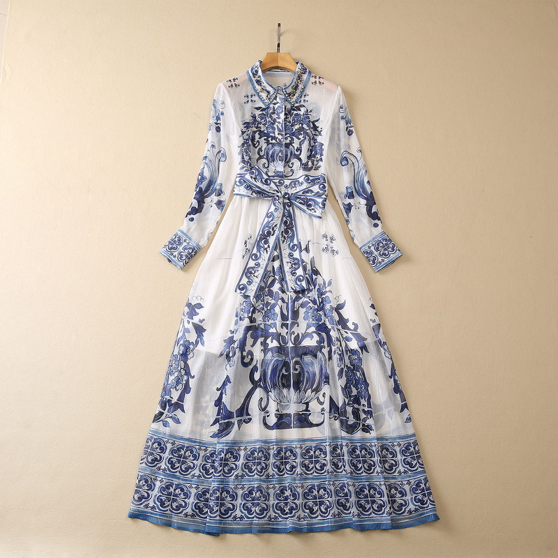 European and American women' clothes 2023 summer new Beaded lapels Long-sleeved belt fashion Blue Print Pleated Dress
European and American women' clothes 2023 summer new Beaded lapels Long-sleeved belt fashion Blue Print Pleated Dress