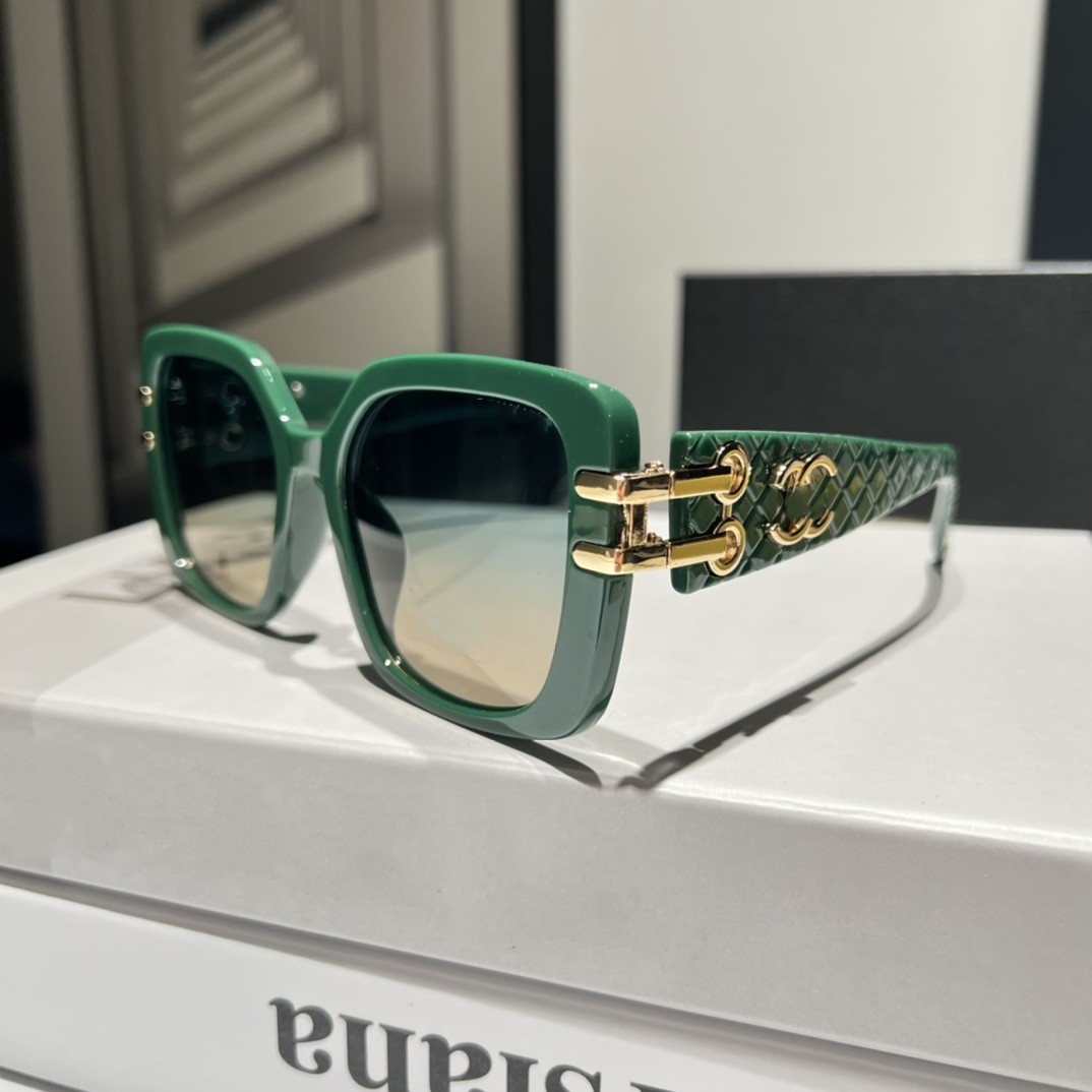 2023 eyewear, heatwave Classic Sunglasses Square Design Eyewear Sunglasses Fashion luxury designer Gold Frame Sun Glasses Men Women8417
2023 eyewear, heatwave Classic Sunglasses Square Design Eyewear Sunglasses Fashion luxury designer Gold Frame Sun Glasses Men Women8417