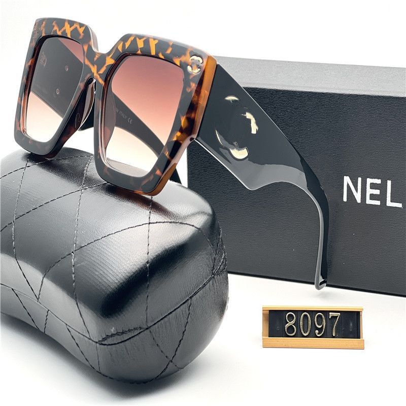 Designer Sunglasses For Women Men Cat Eye Style Eyewear Special UV 400 Protection Letters Big Leg Double Beam Frame Outdoor Design High Alloy Women Sunglasses 8097A
Designer Sunglasses For Women Men Cat Eye Style Eyewear Special UV 400 Protection Letters Big Leg Double Beam Frame Outdoor Design High Alloy Women Sunglasses 8097A